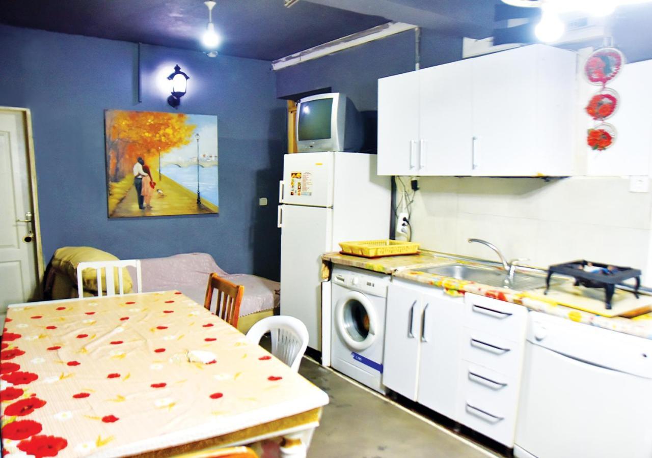 Nostalji Hostel Istanbul Bagian luar foto